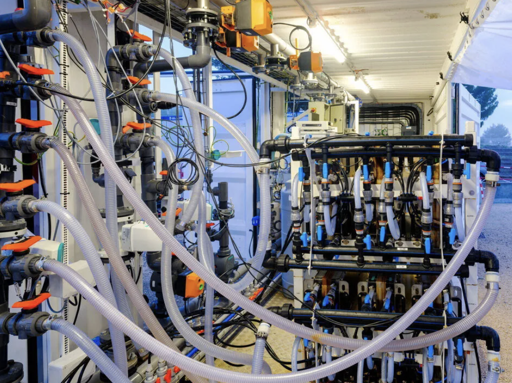 A new way to generate electricity from waterAn age-old technique updated with futuristic materialsWater has long been a source of renewable powe...
