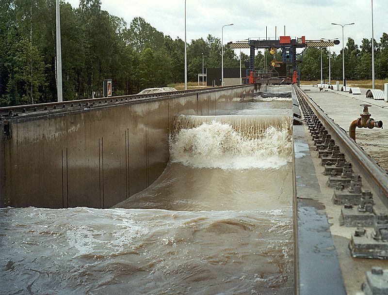 World's Largest Man-Made Waves