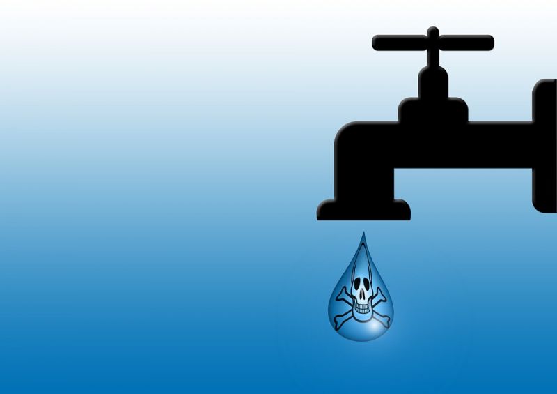 Skull-And-Crossbones-Gift-Faucet-Drip-Teardrop-114442.jpg
