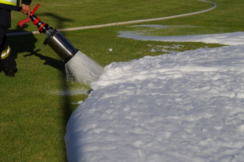 po_iarnicka_foam_game_fireman_smother-600532.jpg!d