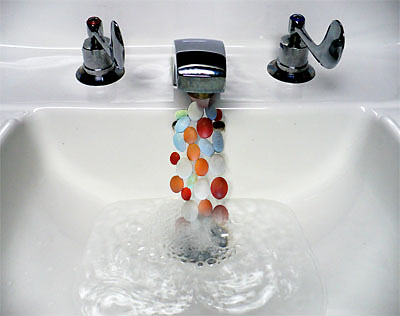 Supermolecule 'Hunts Down' and Removes Drugs from Water