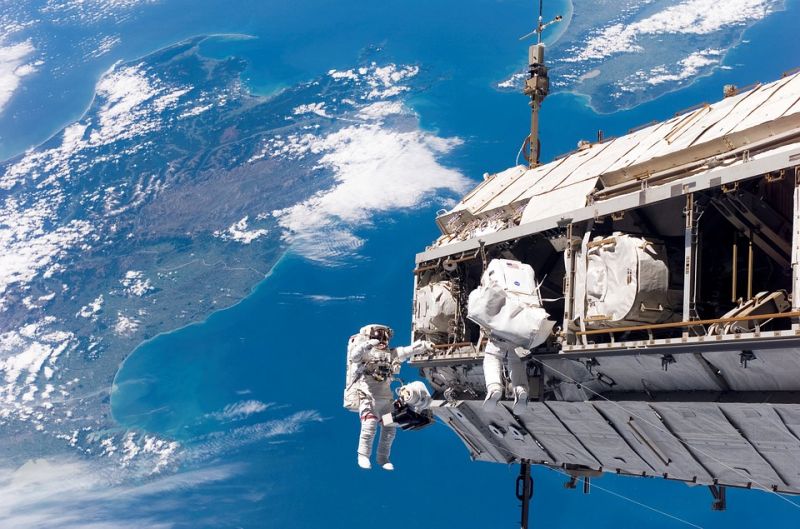 spacemen.jpg