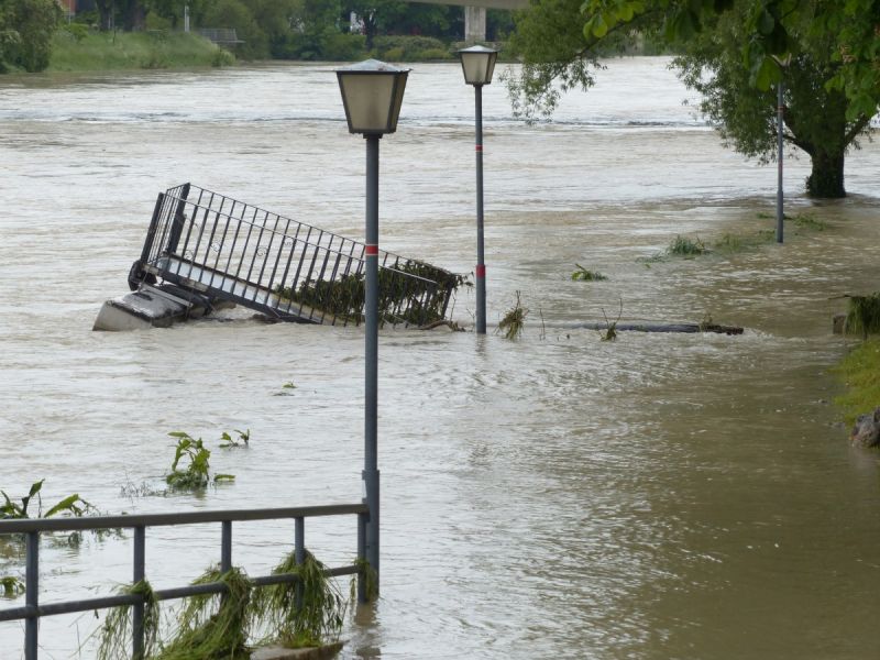 high_water_road_gone_down_damage_flood_damage_destruction_danube_ulm-1024910.jpg!d