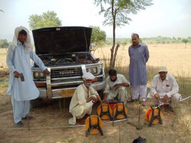 Pakistan-groundwater-monitoring-picture-375x281.jpg