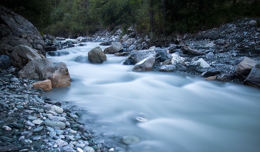 Prediction and Estimation of N2O Emissions from Rivers and Streams