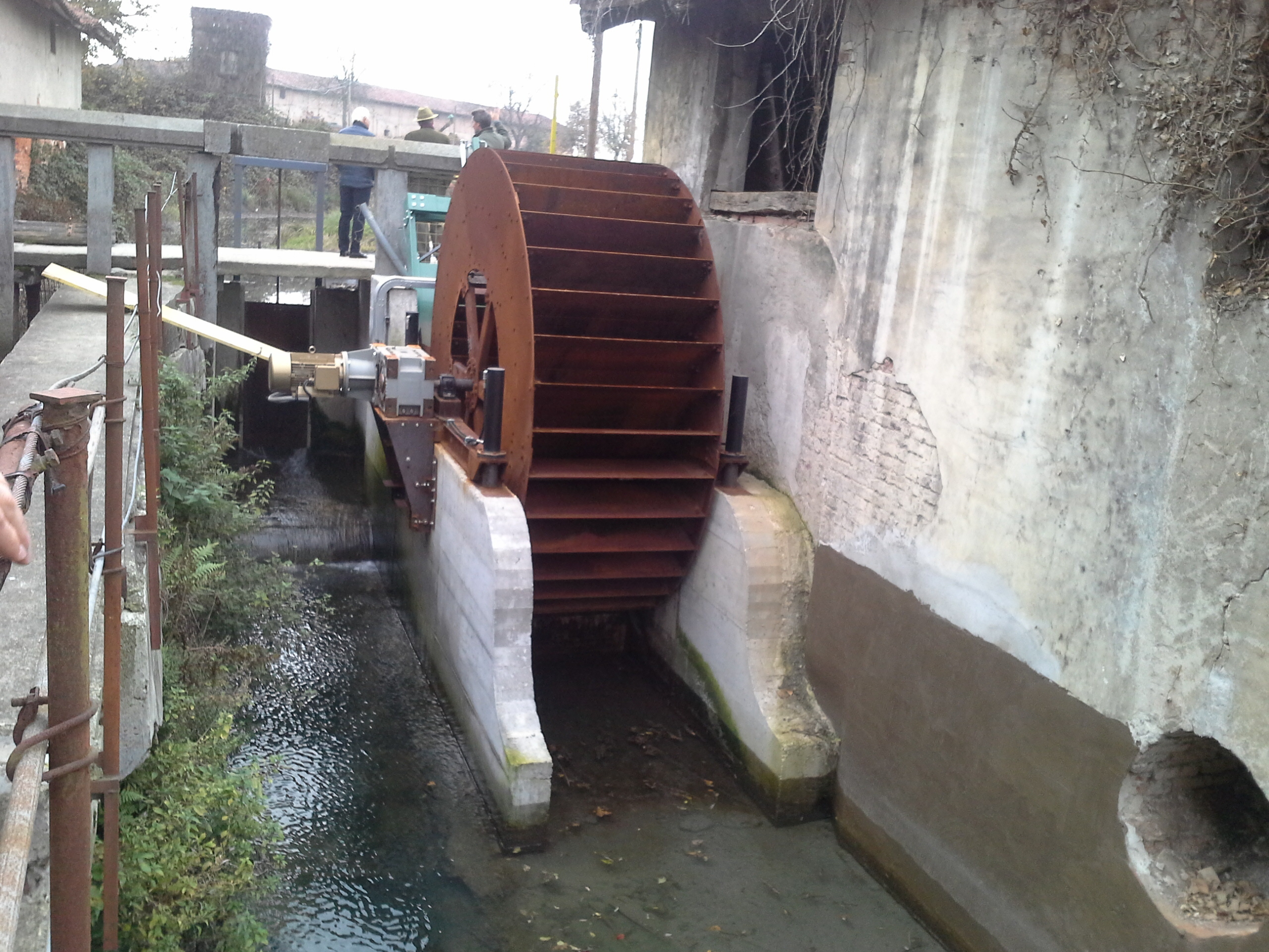 Are water wheels fish friendly technologies?Yes, here it is explained in my scientific paper!https://www.sciencedirect.com/science/article/pii/S...