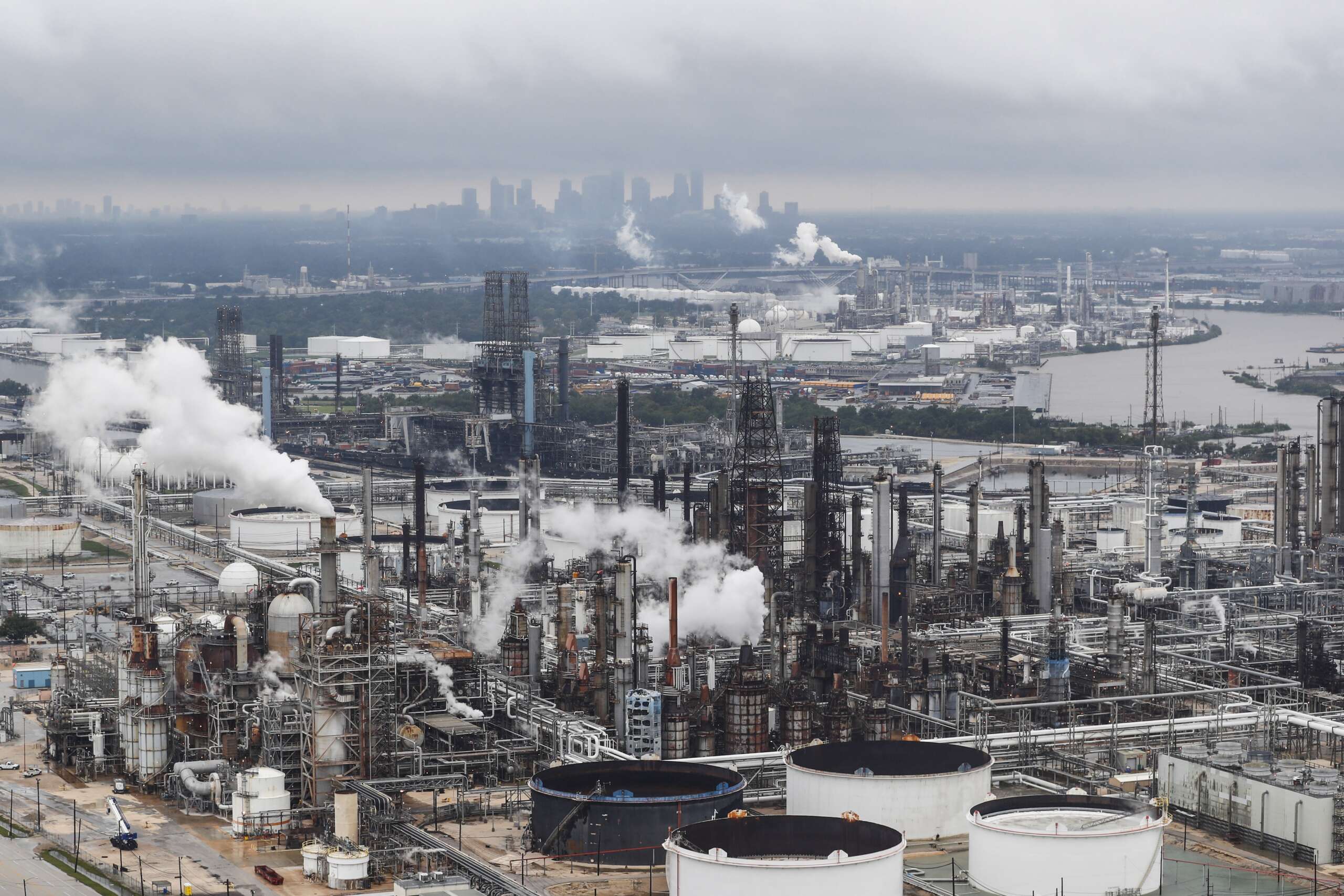 US Petrochemical Plants Send Millions of Pounds of Pollutants Into Waterwaysearly 70 petrochemical companies across the nation, including 30 in ...