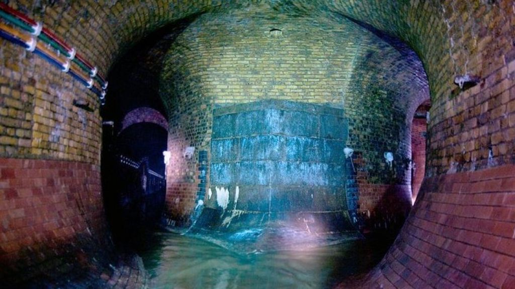 The lost rivers that lie beneath London - BBC News