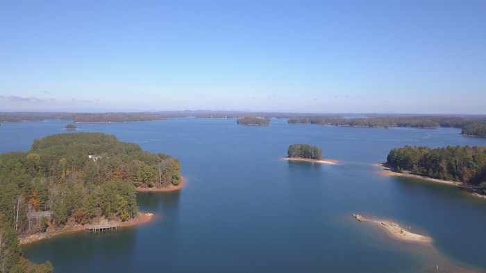 Georgia signs contract to pull disputed water from lakeGeorgia has signed an agreement with the U.S. Army Corps of Engineers that for the first ...