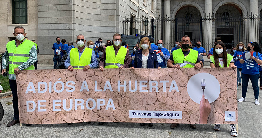 Farmers protest against cuts in the Tagus-Segura transfer • Water News Europe