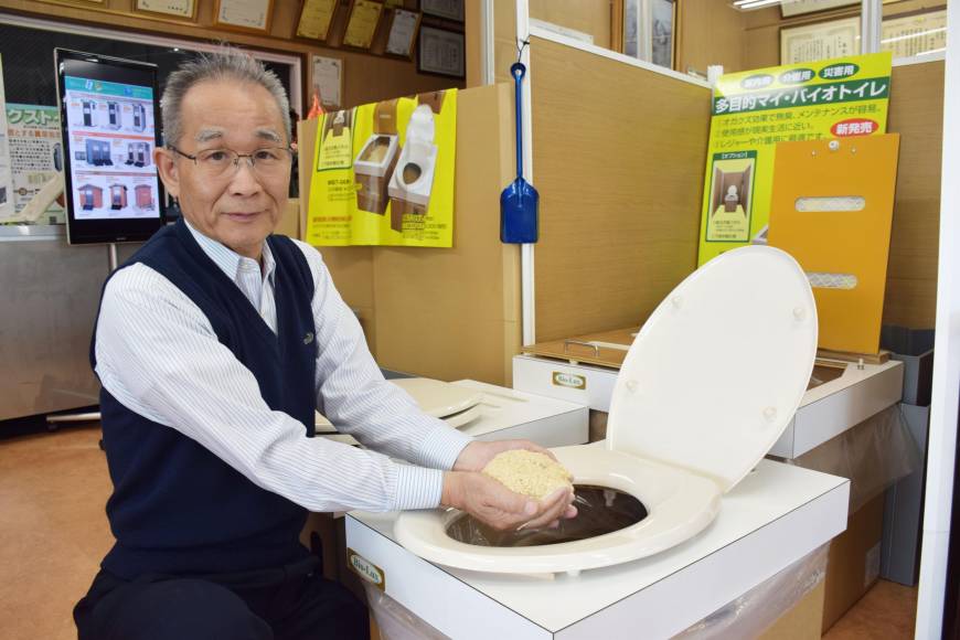 Inventor Says Odorless Sawdust Toilet is Something to Go on