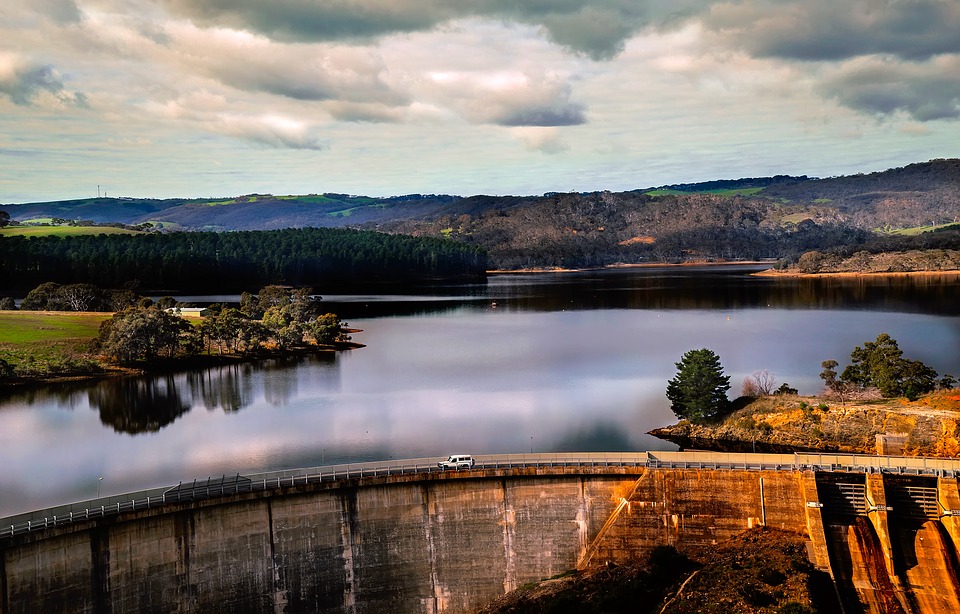 Thomson Dam Fire Threatens Melbourne's Biggest Water Supply, Desalination Plant on Standby