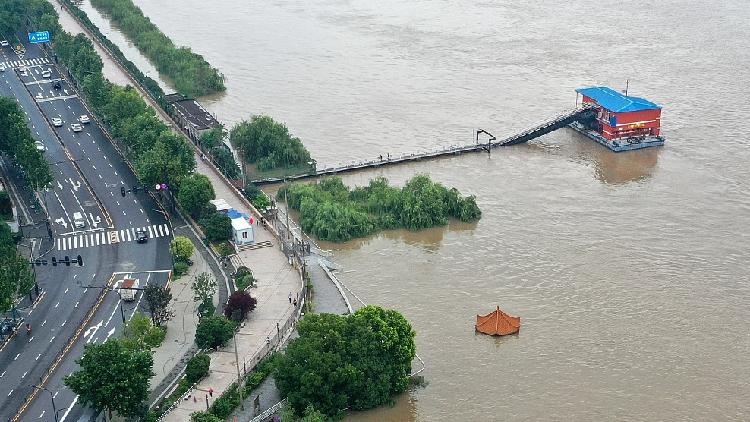 How does advanced technology save lives in China&#039;s flood-prone areas?