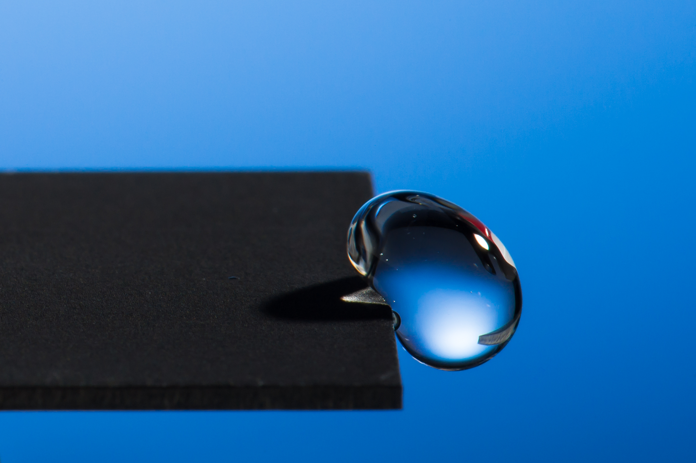 Hydrophobic Surfaces Reduce Salt Solubility In Water