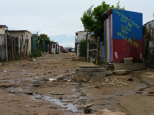 The challenge of sustainable access to water and sanitation services in African cities