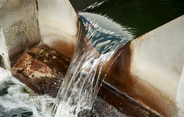 Eco-friendly Industrial Wastewater Reuse by Adding Electricity