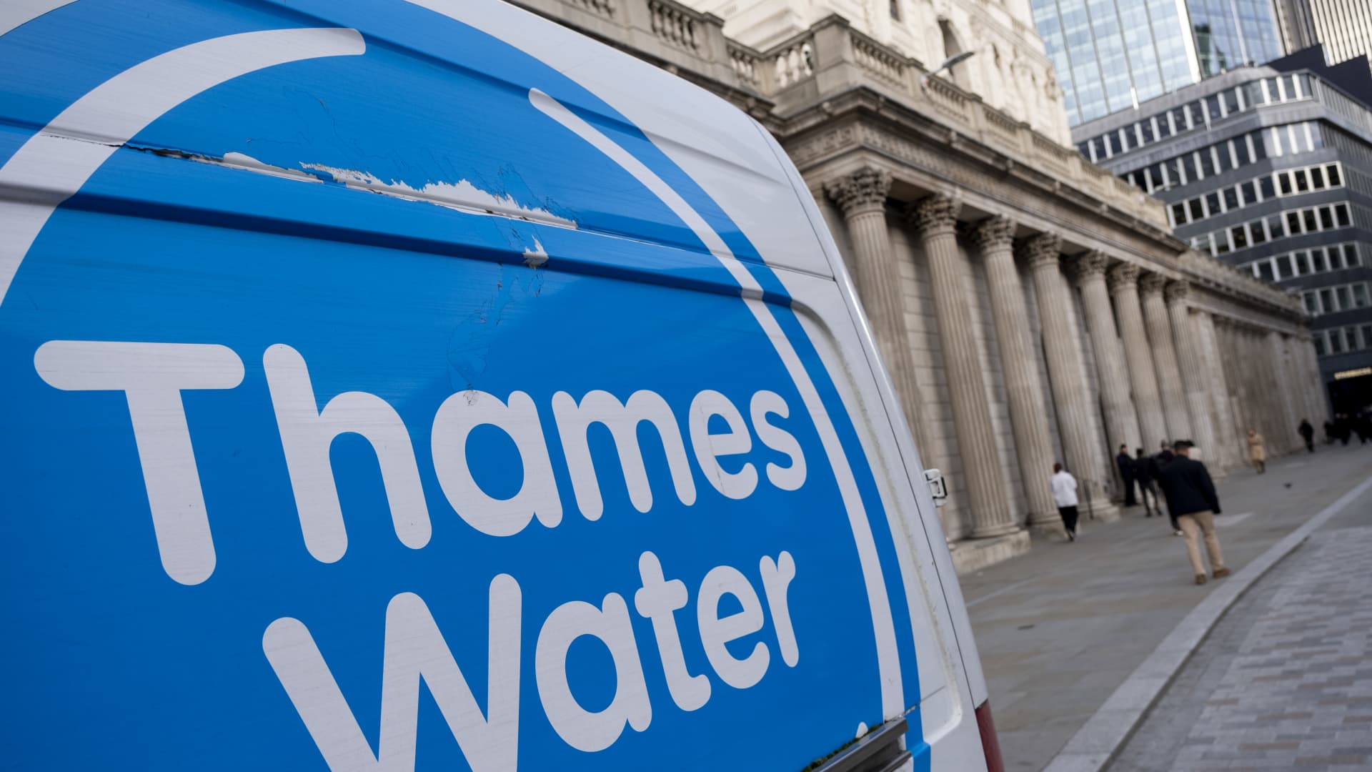 U.S. fund KKR makes &pound;4 billion management-buyout bid for UK&#039;s Thames Water