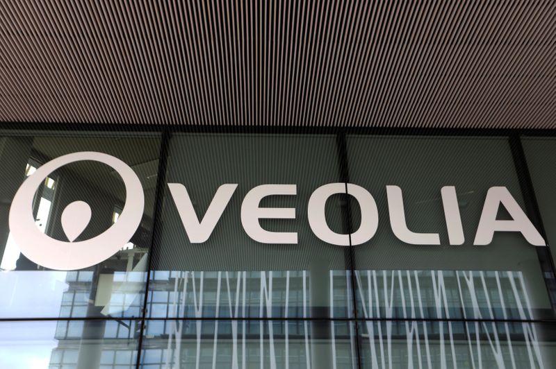 Veolia aims to buy Suez stake as prelude to planned takeover