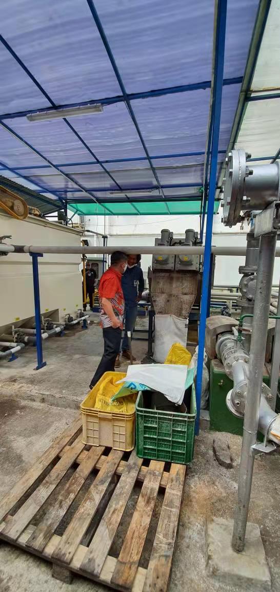 Wastewater Treatment PlantLocation:IndonesiaSludge Dewatering Screw Press ,Capacity: 9-15KG/DS/hDAF080 Capacity: 80m3/hPE Polymer Preparation Un...
