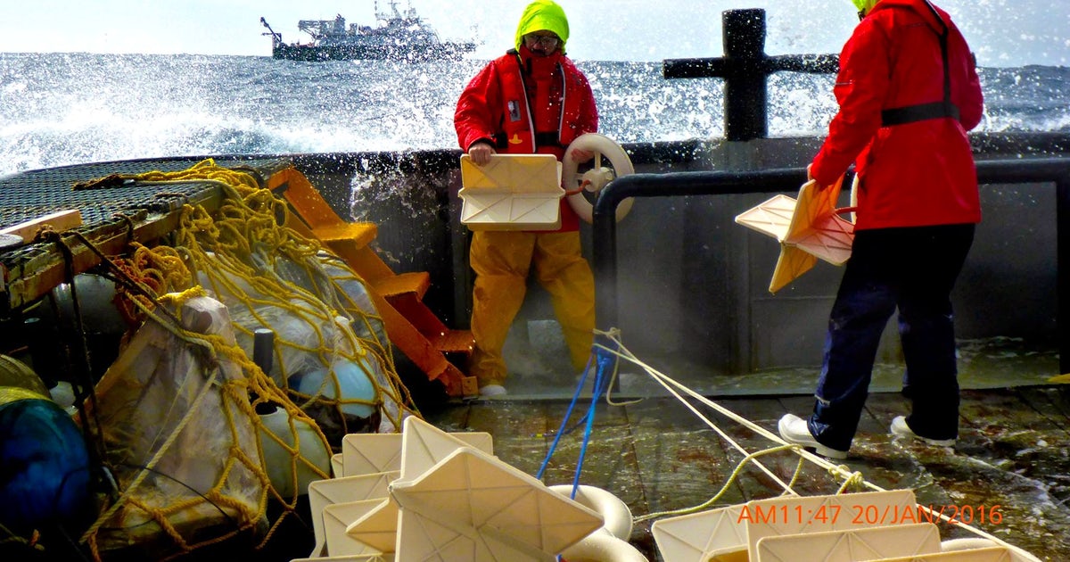 Scientists Watch Ocean Plastic Hotspots Form in Real Time