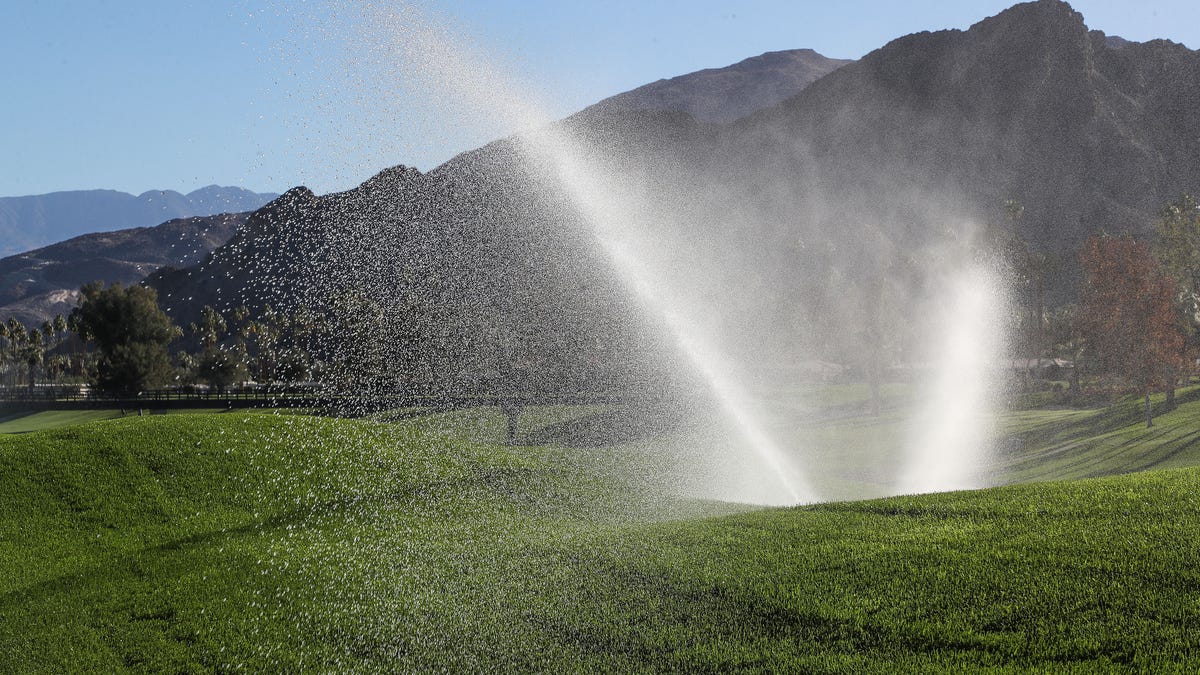 Water officials&#039; message: Golf industry must do more to meet ongoing droughtEighteen golf courses served by CVWD use strictly river water for ir...