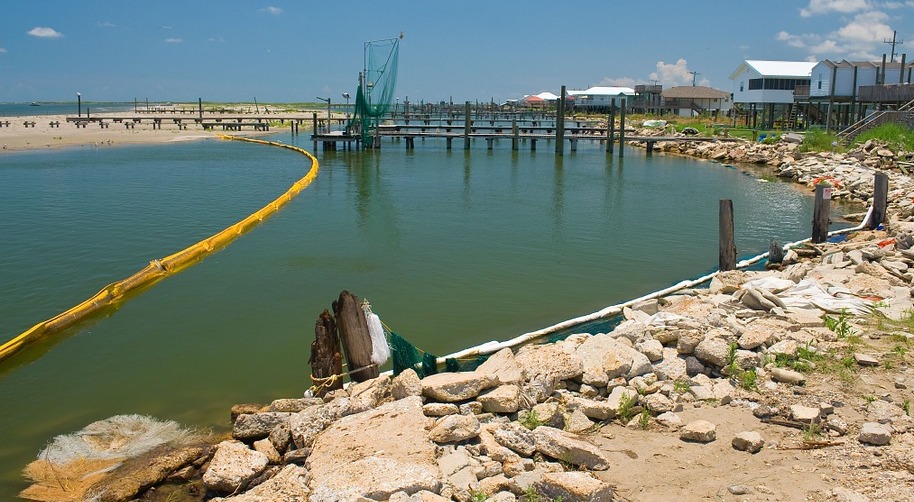 Mechanical Treatment of Wastewater to Remove Petroleum