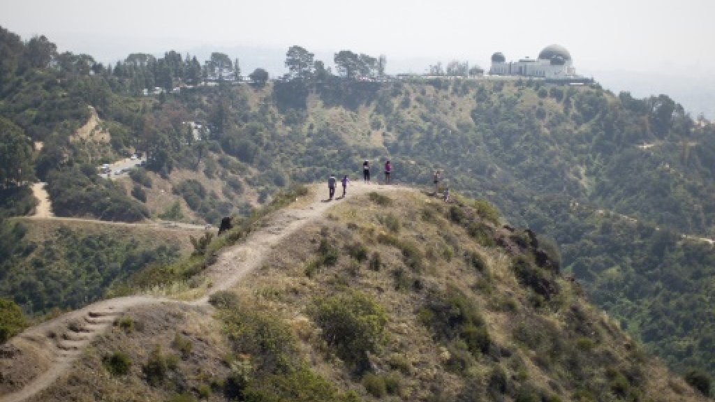 In drought, Los Angeles grapples with water-guzzling rich