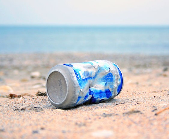 Shanghai Water Supply Hit by 100-tonne Wave of Garbage
