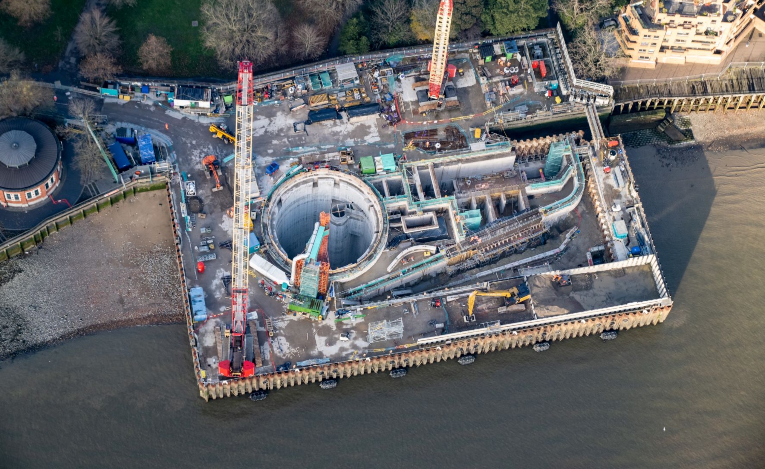 In pictures: super sewer to transform the banks of the Thames - Utility WeekWith tunnelling complete on the &pound;4.2 billion project, focus has shi...