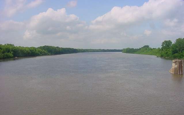 Illinois River Water Quality Improvement Linked to More Efficient Corn Production