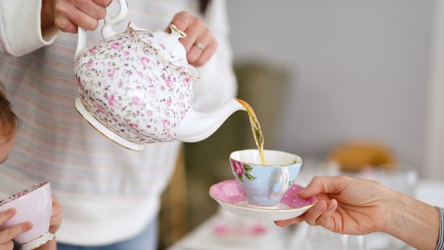 Brewing Tea Helps Remove Lead From WaterGood news for tea lovers: That daily brew might be purifying the water, too.In a new study, Northwestern...