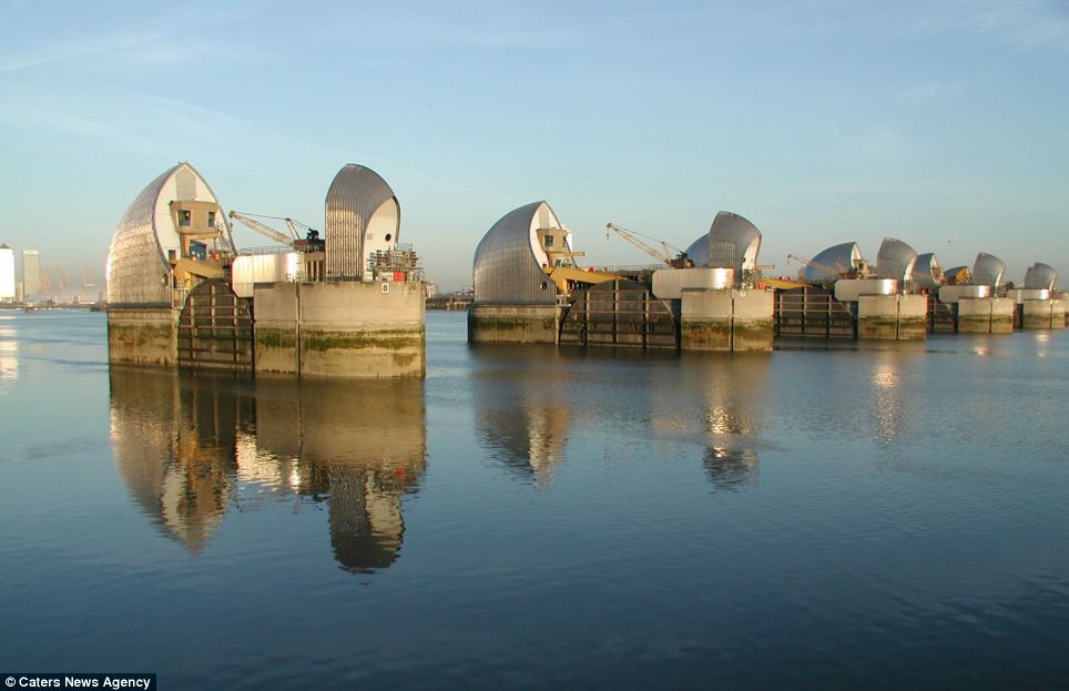 Thames Tidal Flood Defense Program 