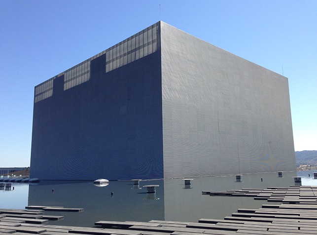 Renewable Energy Hub to Build Lake-cooled Data Center
