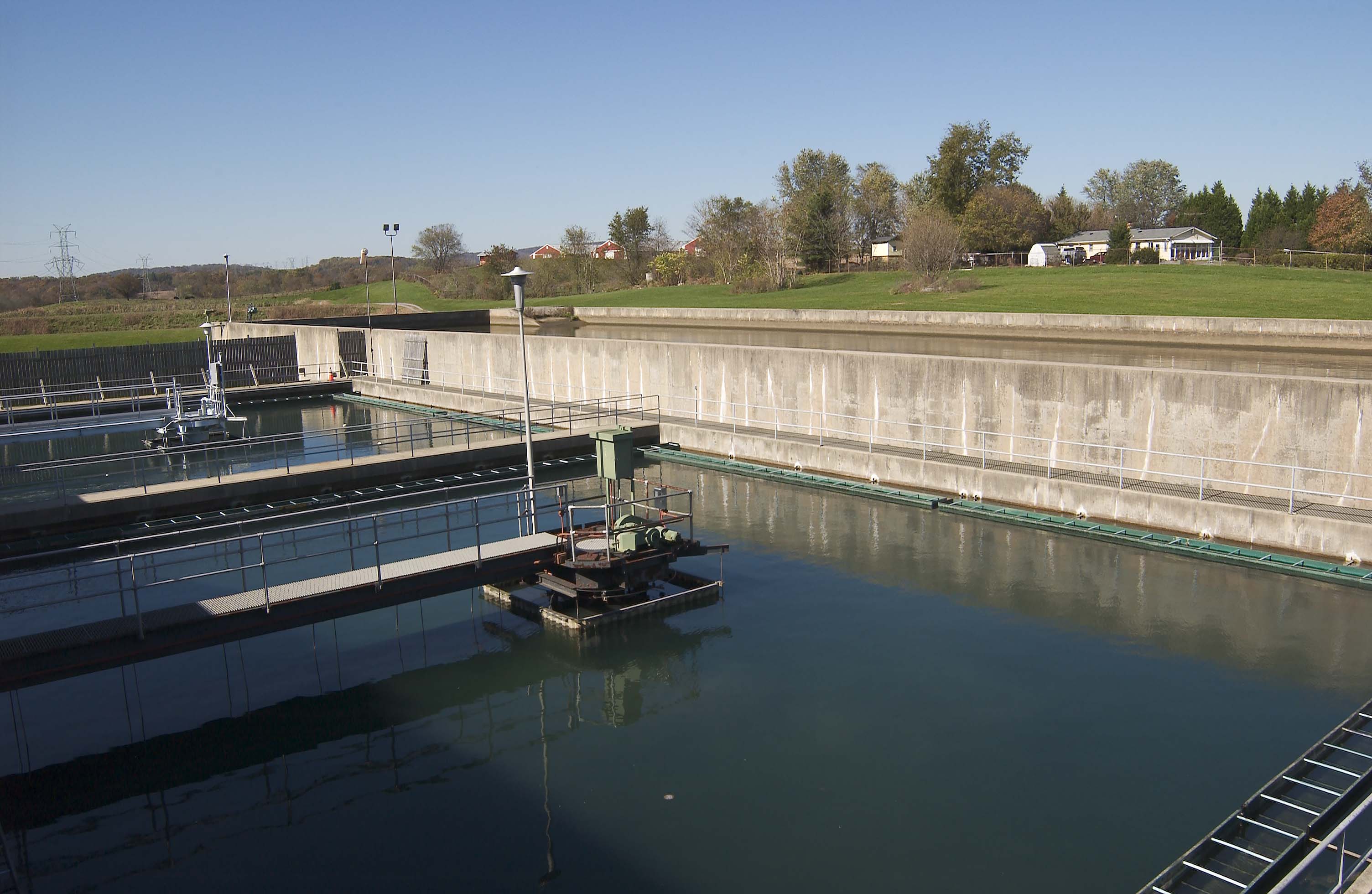 Plug flow wastewater treatment