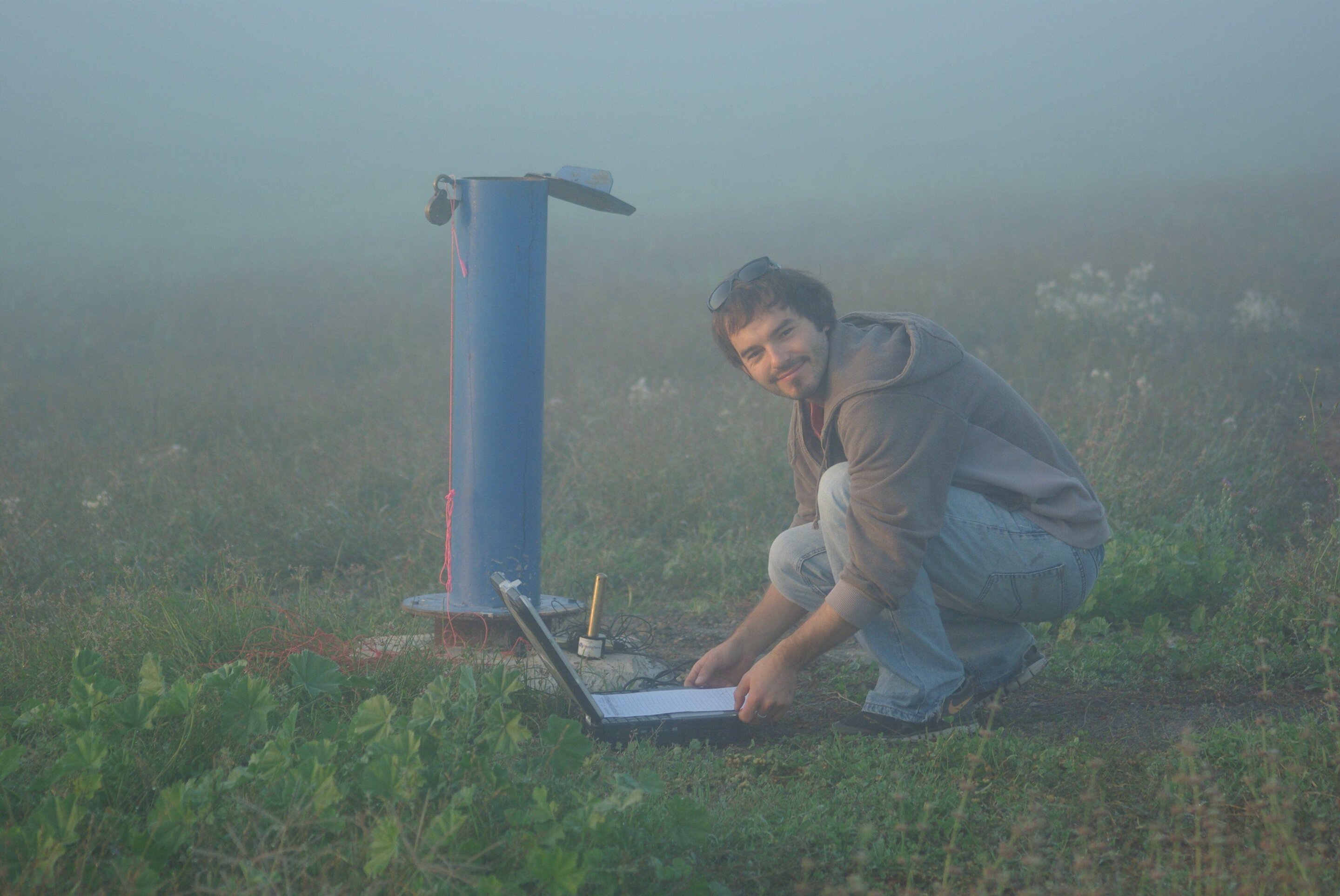 Cheap and Accurate Method for Exploring Groundwater