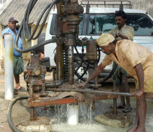 Bangalore borewell mafia sets up business near lakes