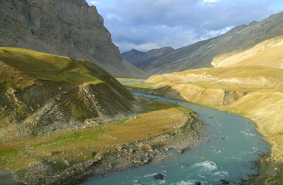 High Arsenic Concentrations in Groundwater Along the Indus River