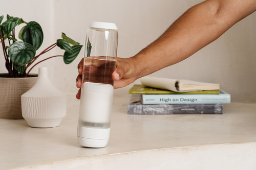 Groundbreaking Smart Bottle that Amplifies Water's Health Benefits via Electrolysis