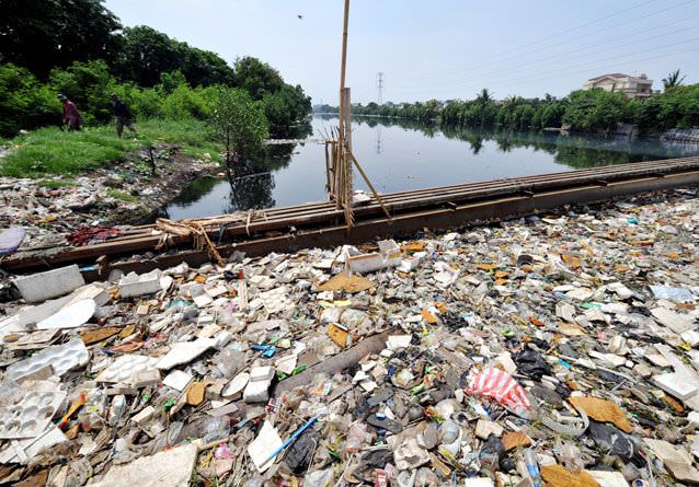 Indonesia Scrubbing The 'World's Dirtiest River'