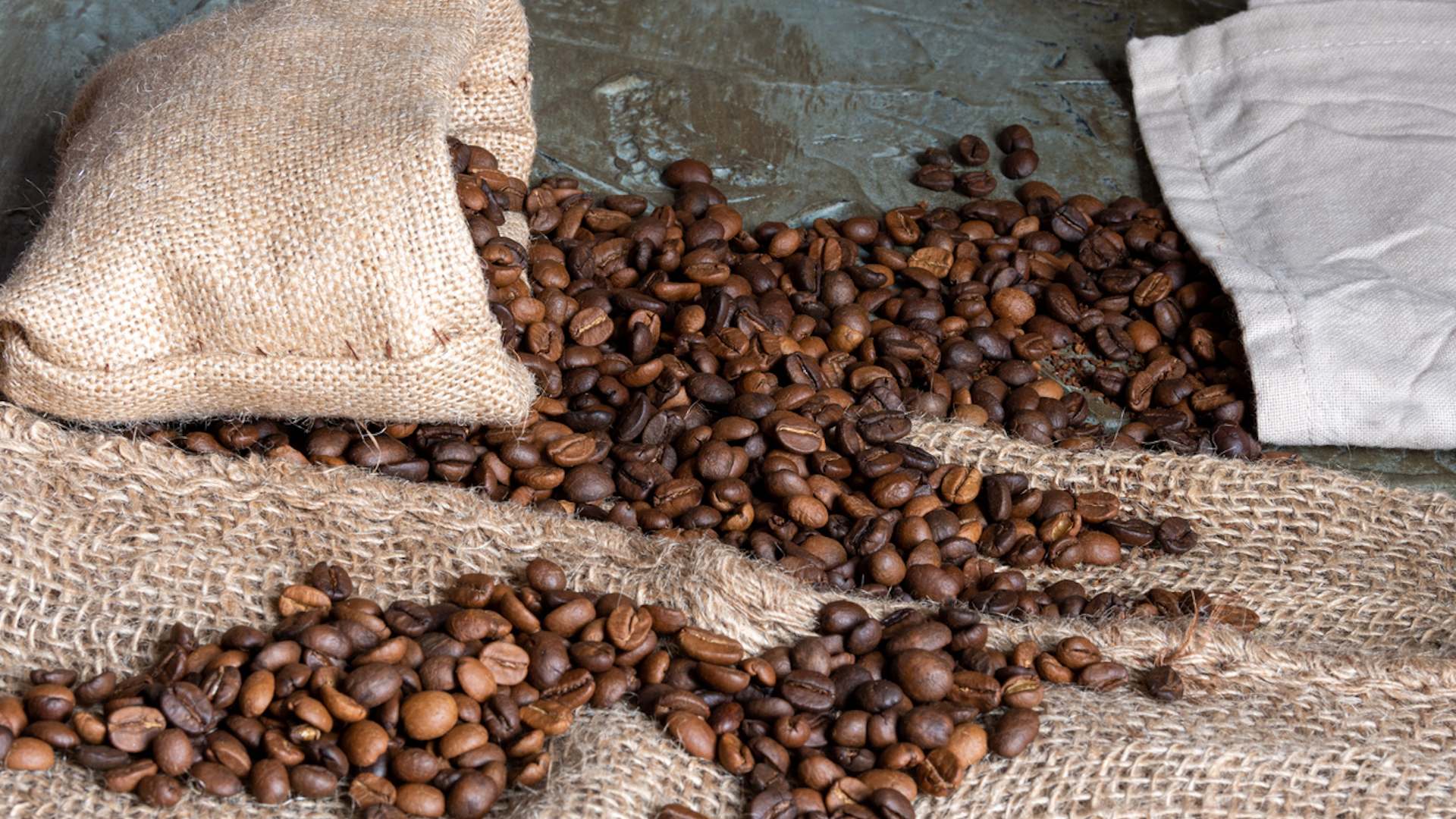 Coffee companies issue serious warnings after beans become nearly impossible to grow. Here&#039;s what&#039;s going on:The overheating of our planet is pu...