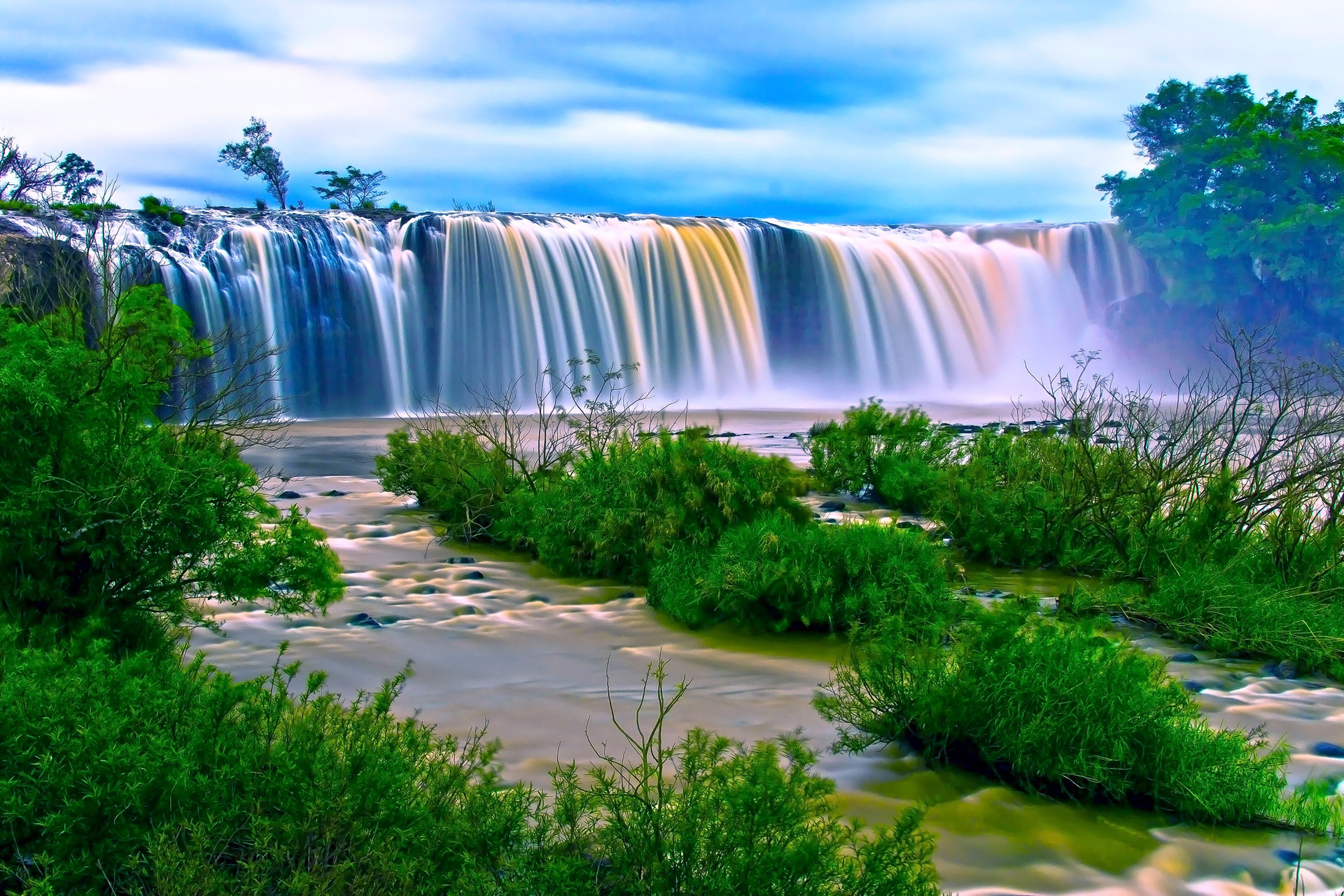 Waterfalls ​Offer Insights ​into How Rivers ​Shape Their ​Surrounds ​