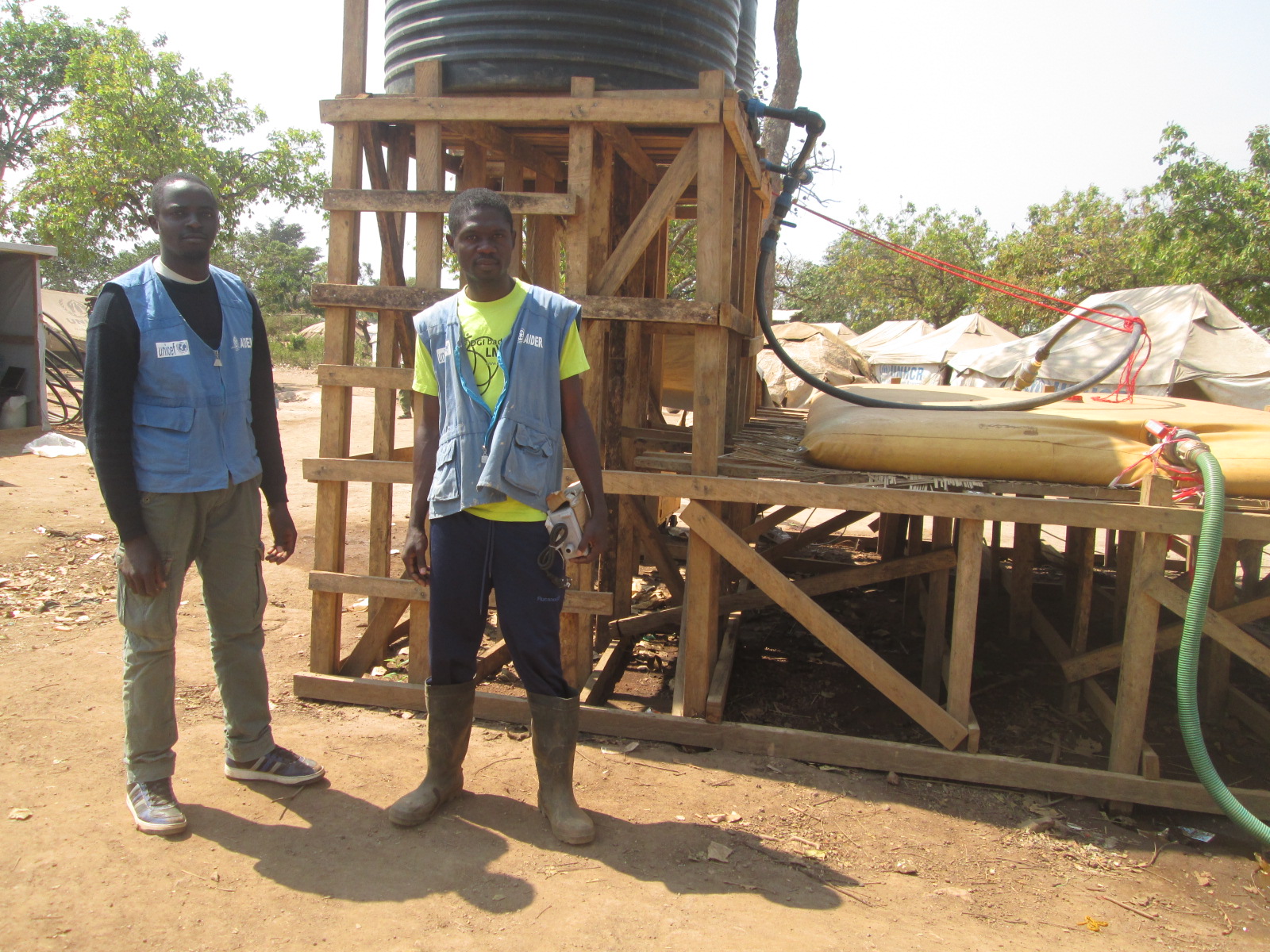 Bring potable water to refugies