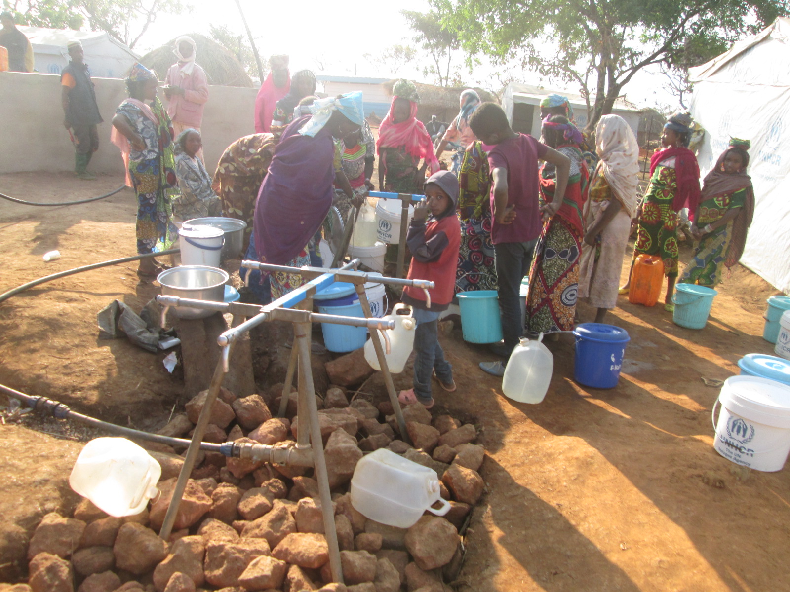 Bring potable water to refugies