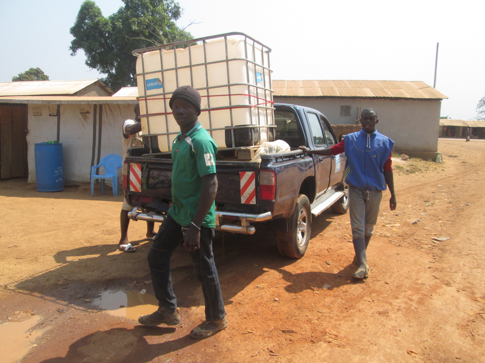Bring potable water to refugies