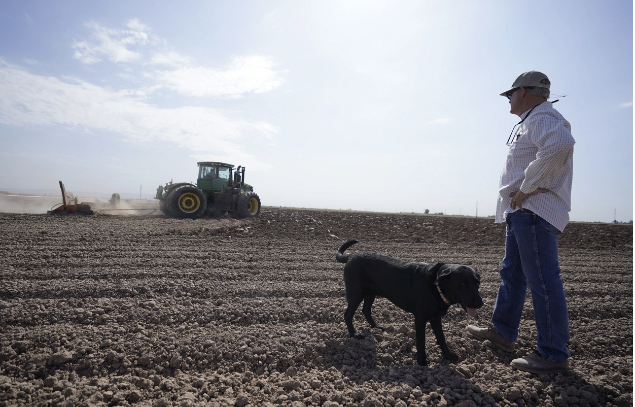 Facing a Western water crisis, Trump turns to Democrats&rsquo; climate lawAs Colorado River water levels reach disastrous lows, the administration l...