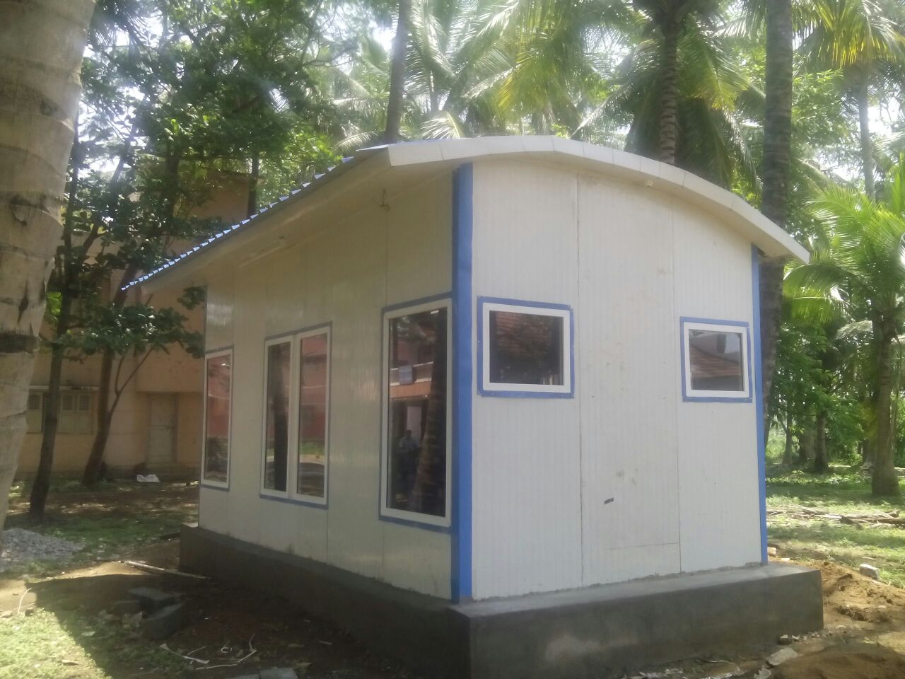 Community water vending units