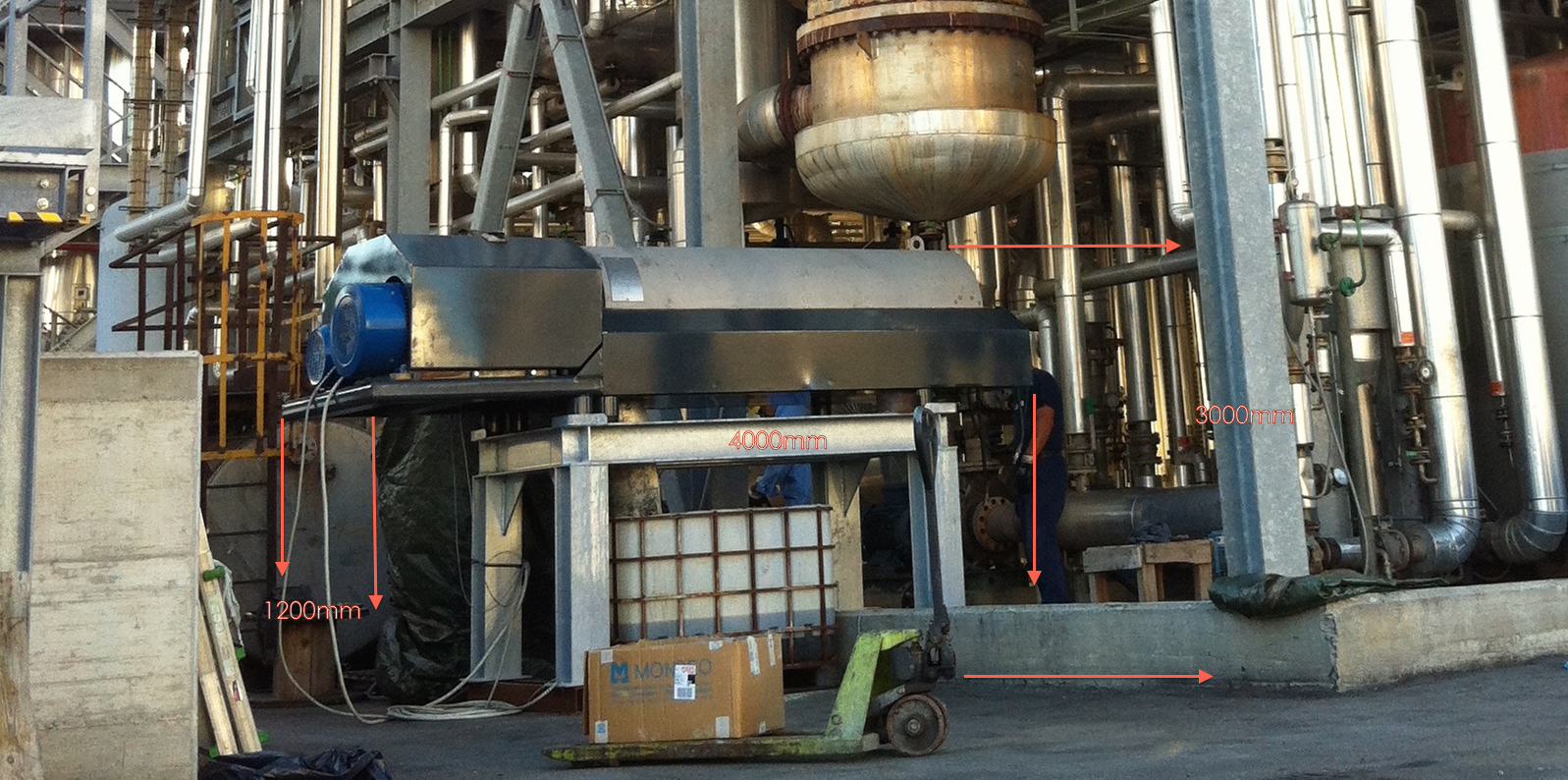 Centrifugal decanters