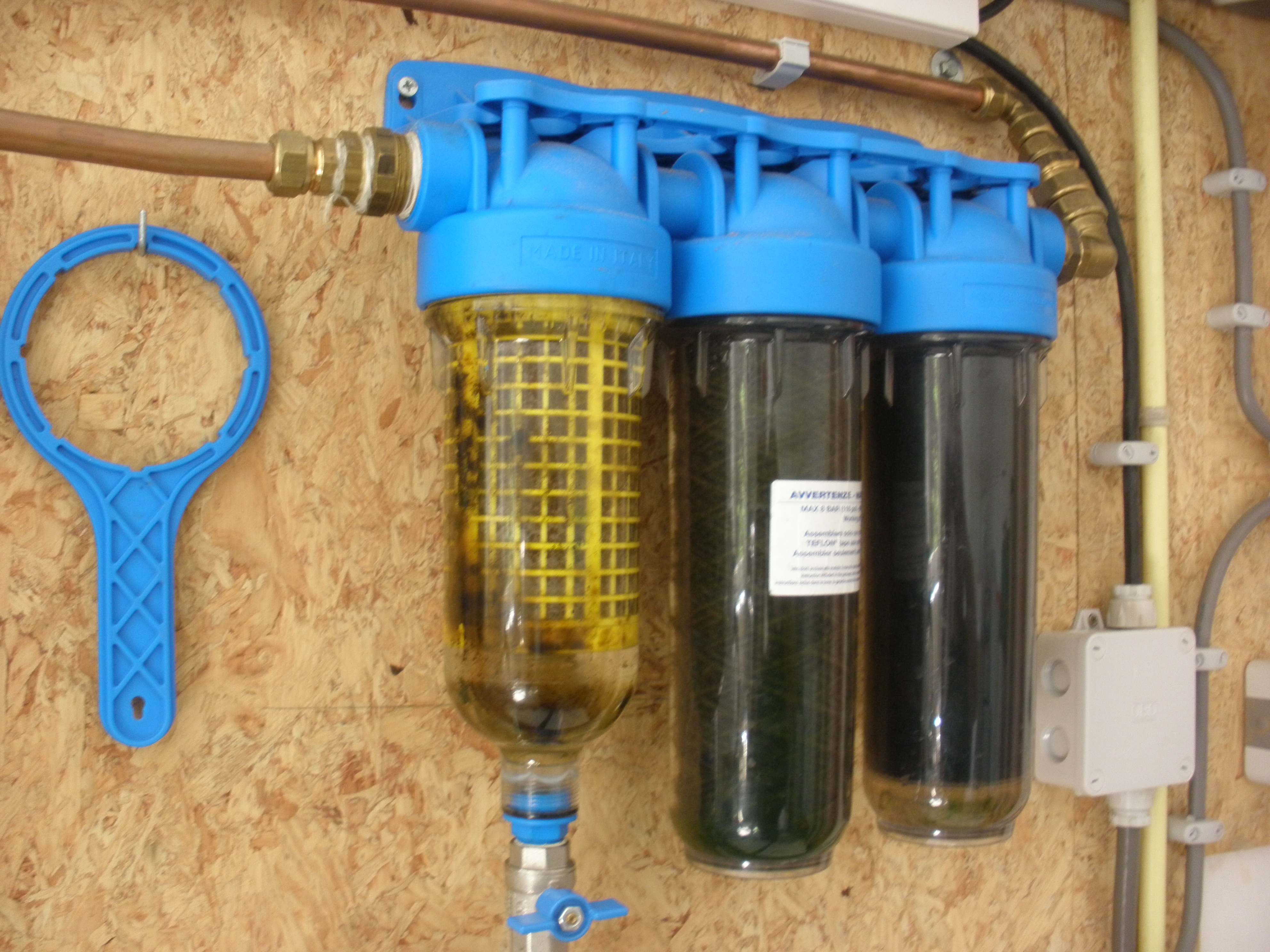 solution for Juglione from walnut tree in greenwater (rainwater)