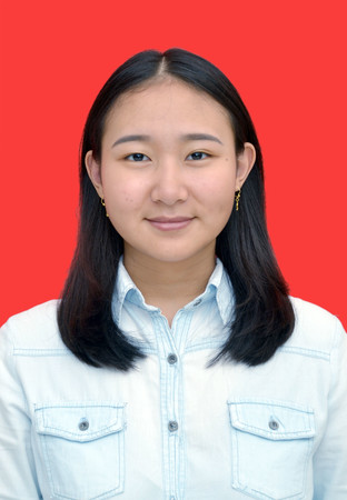 Livinia Saputra, Student at Surya University