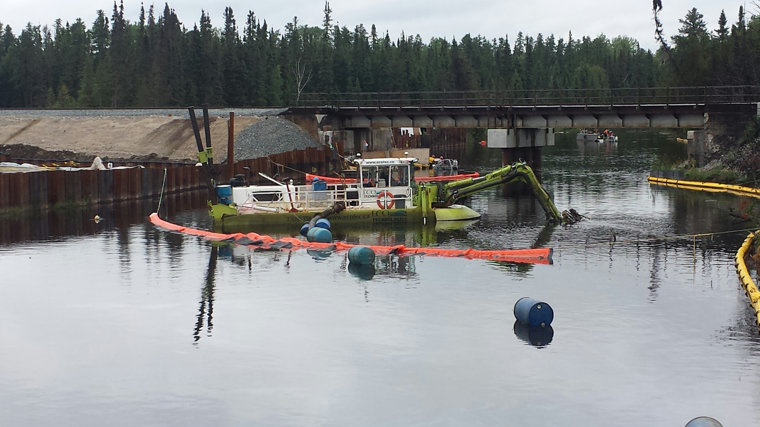 Environmental dredging interventions (hydraulic suction)